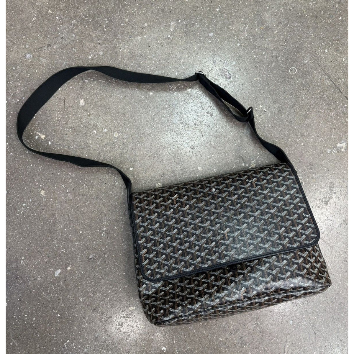 Goyard Capetien MM Black Messenger Bag